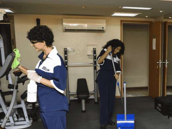 Imagem de pessoas trabalha como Auxiliar de Serviços Gerais academia