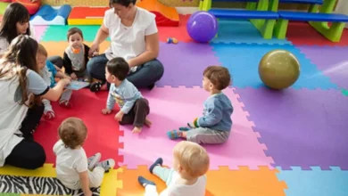 Imagem de uma Auxiliar de Educação Infantil