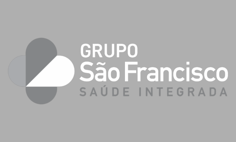 Coordenador Administrativo - Grupo São Francisco Saúde Integrada - Niterói 1 Logotipo do Grupo São Francisco Saúde Integrada com símbolo geométrico e o nome da instituição em tons de branco e cinzento sobre fundo cinzento.