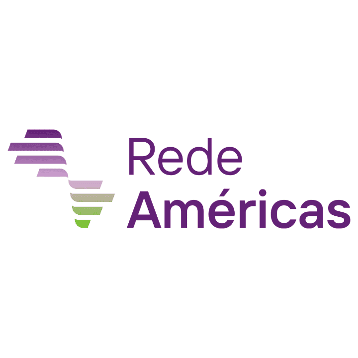 Logotipo da Rede Américas com elemento gráfico em linhas roxas e verdes e o nome da instituição escrito ao lado sobre fundo claro.