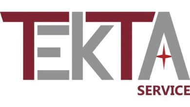Logotipo da Tekta Service com o nome TEKTA em letras vermelhas e cinzentas e a palavra SERVICE na parte inferior sobre fundo claro.